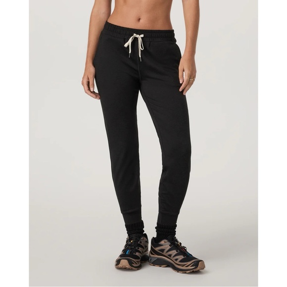 Vuori Pants - Vuori Performance Jogger in Black Heather